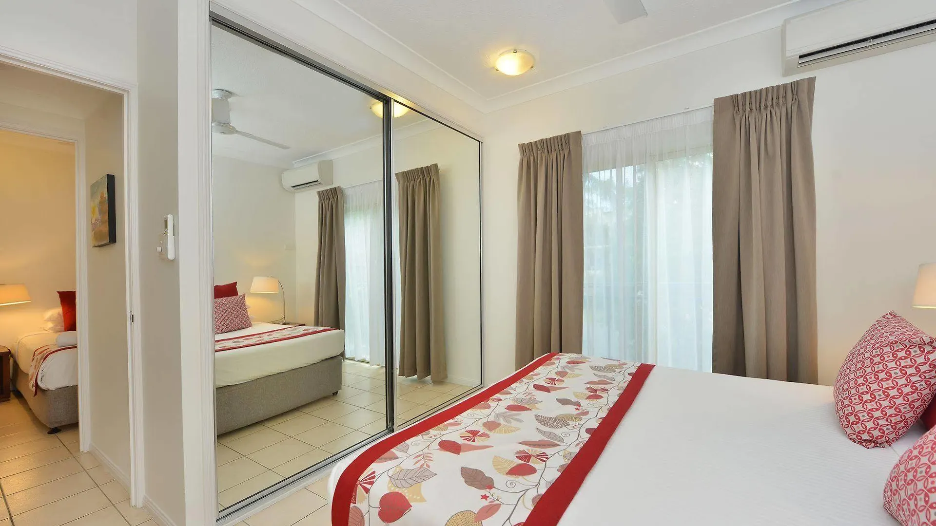 **** Resort Central Plaza Port Douglas Australia